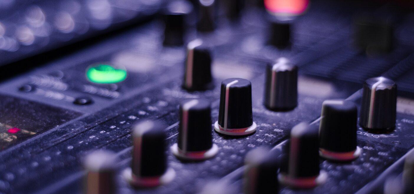 What is Linear Phase EQ? And Why It’s Great for Mastering