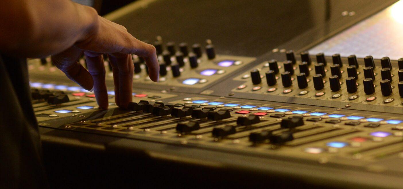 Analog vs Digital Audio Recording: What’s the difference?