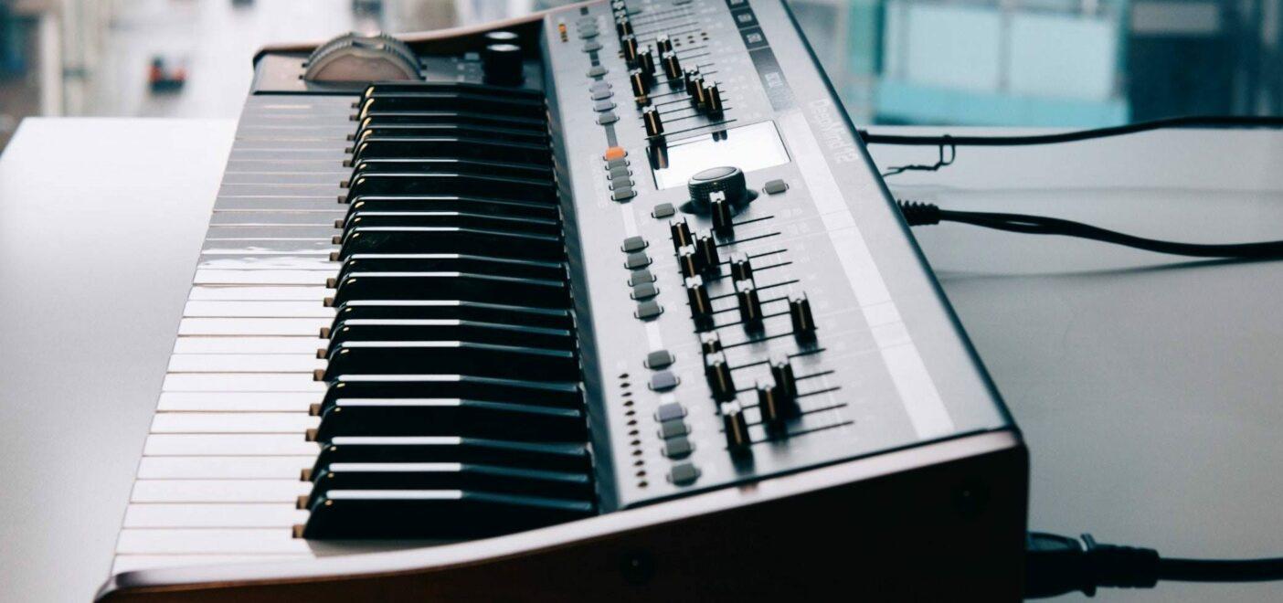 Audio Synthesizers: Digital and Analog Synths Explained