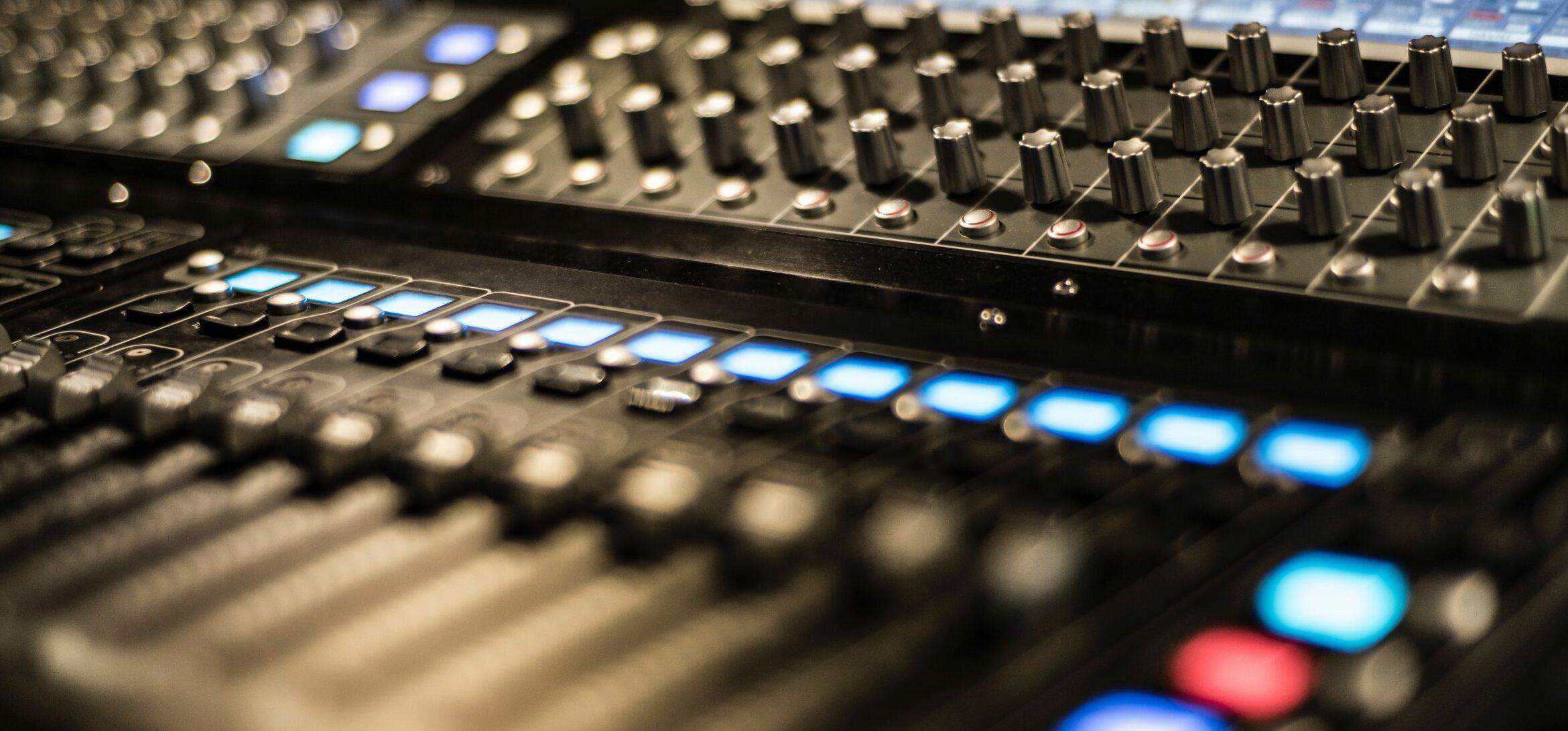 Do you need a Mixing Console? Comparing Digital Mixers