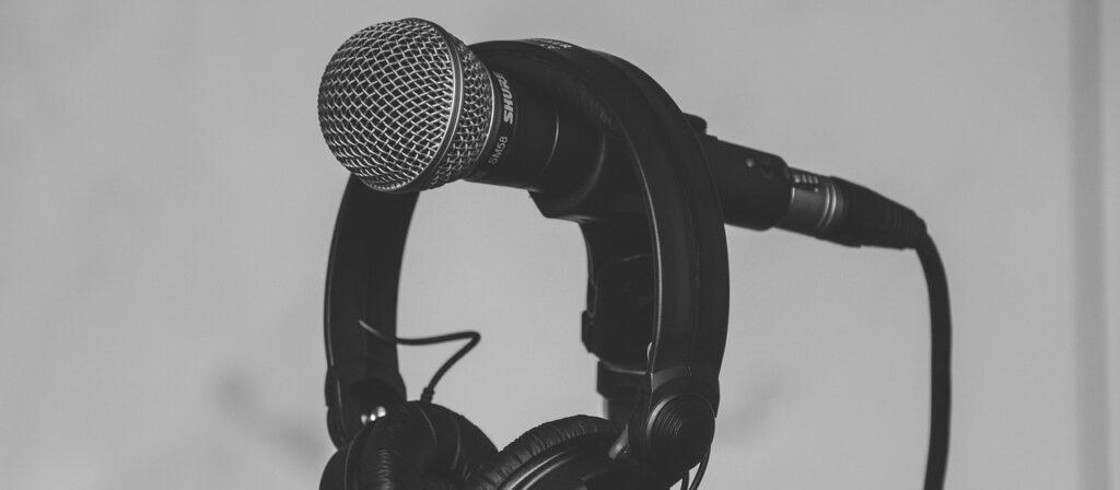 microphone and headphones