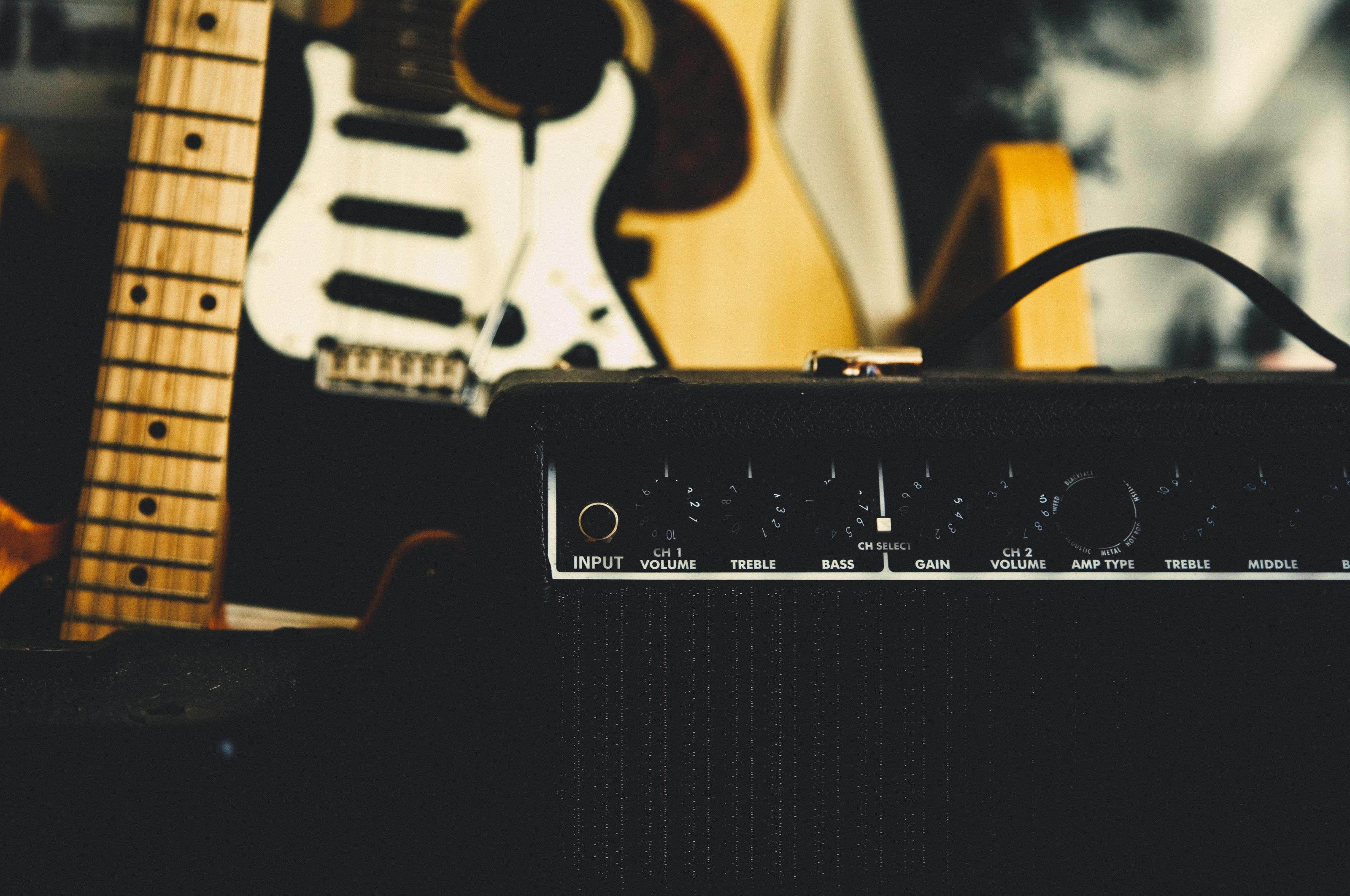 Guitar vs. Bass Amps What are the Differences? MasteringBOX