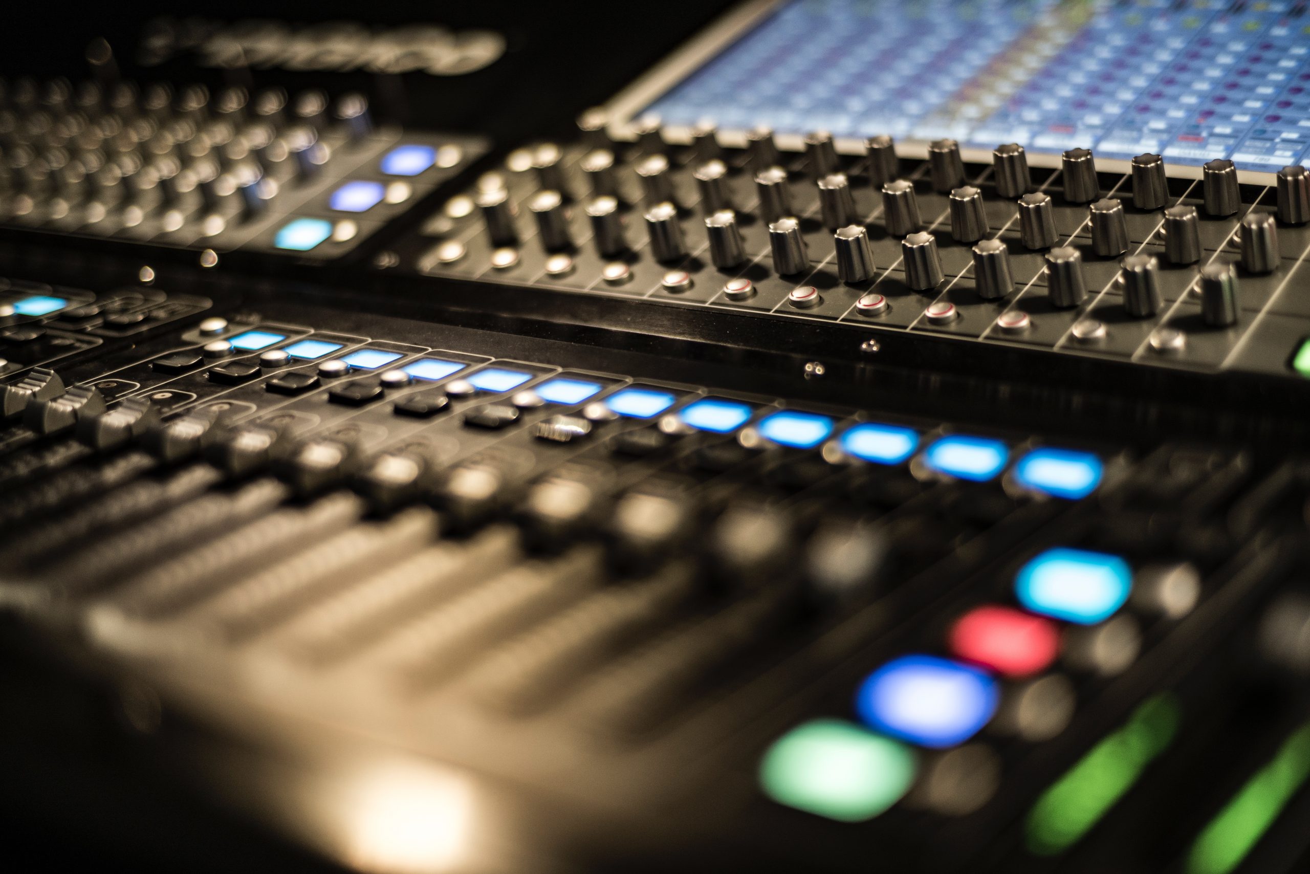 to Choose a Digital Mixer - Key Factors - MasteringBOX