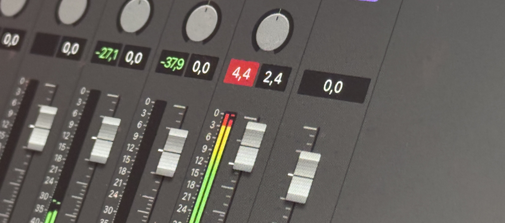 Showing Clipping in Logic Pro